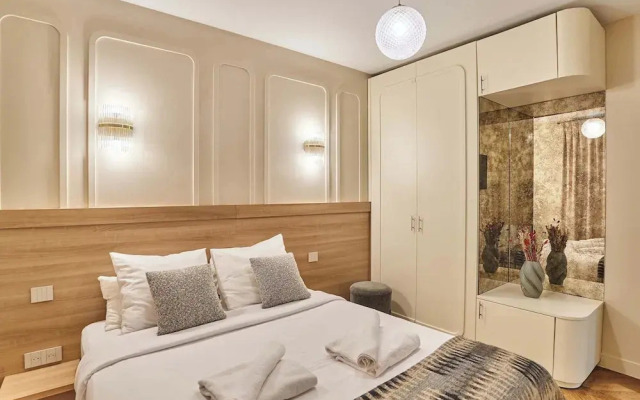 Superb Air-conditioned Flat on the Champs Elysees