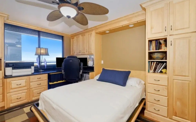 Caper Beach Club 1005