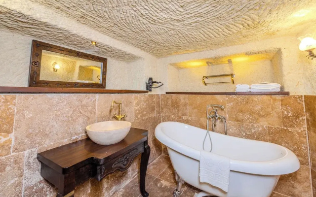 Arien Cave Suites