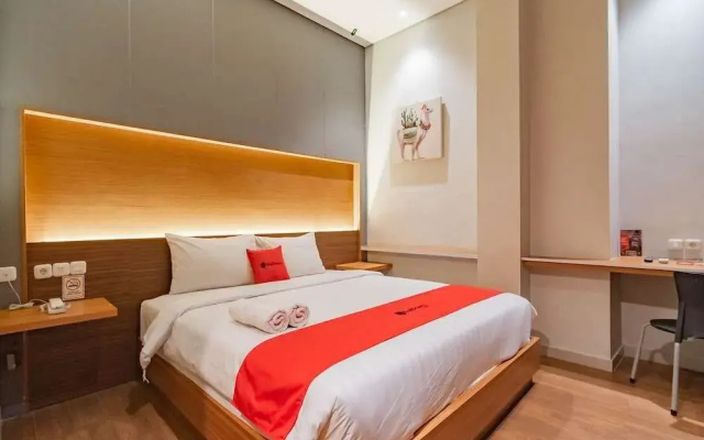 RedDoorz Plus @ Doorman Guest House