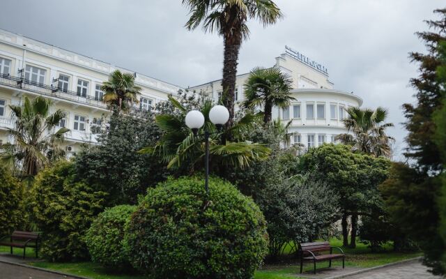 Primorskaya Hotel Сочи вид на фасад