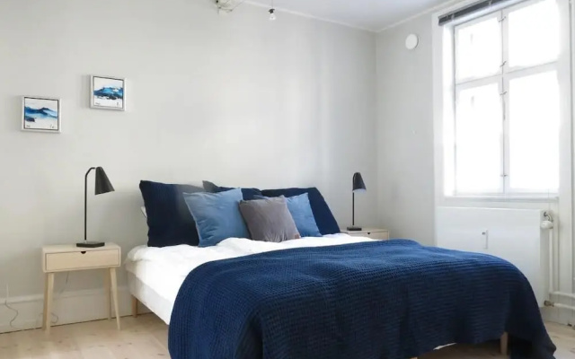 Studio near Queen 1142 - 1