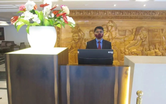Goroomgo Crown Bhopal
