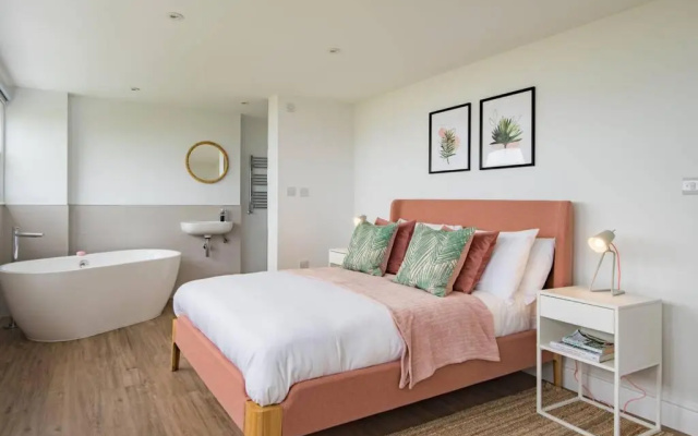Stunning large sea view apartment - The Lookout