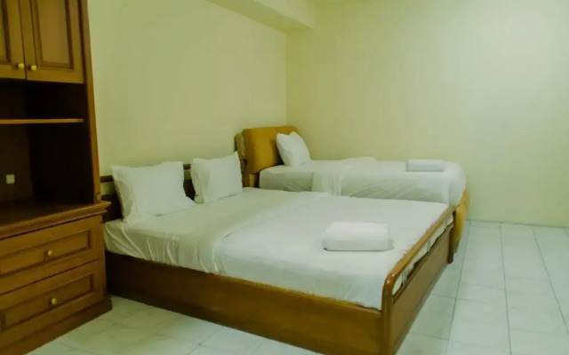 Spacious And Homey 3Br At Kondominium Rajawali Apartment