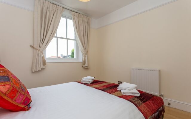 Отель 1 Bedroom Flat In Belsize Park комната для гостей