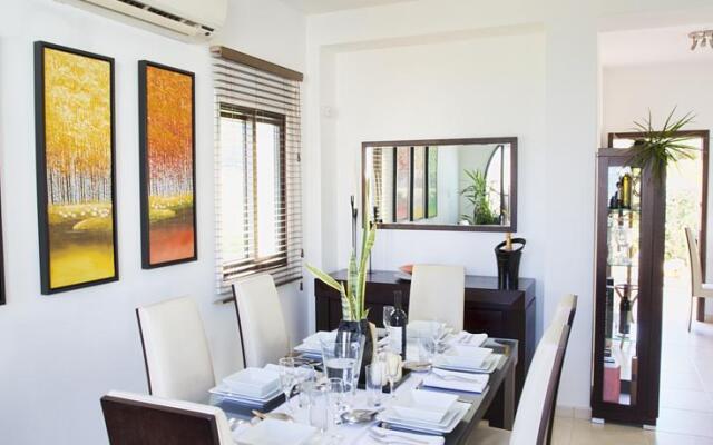 Отель Villa Luxury Konnos Beach 1