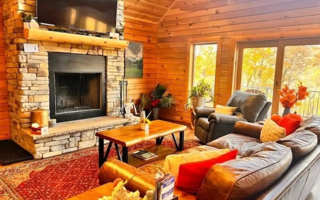 Parhelion Chalet by Taylor Made Deep Creek