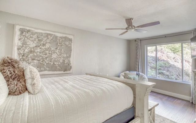 Stunning Ocean Views and Hot Tub Retreat - Elegant Coastal Sanctuary