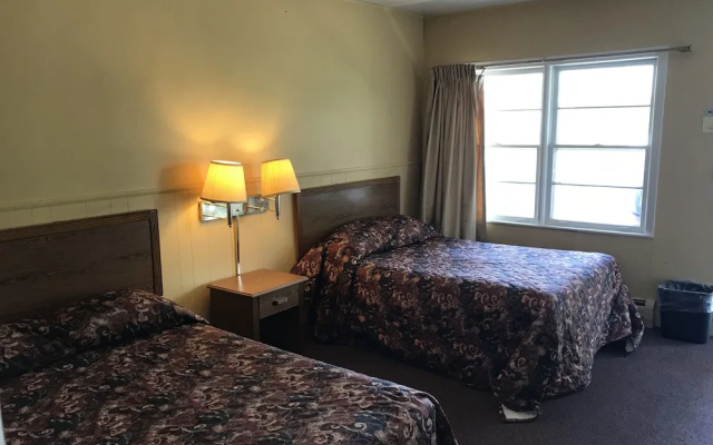 Crest Motel