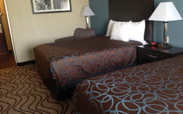 La Plaza Inn & Suites