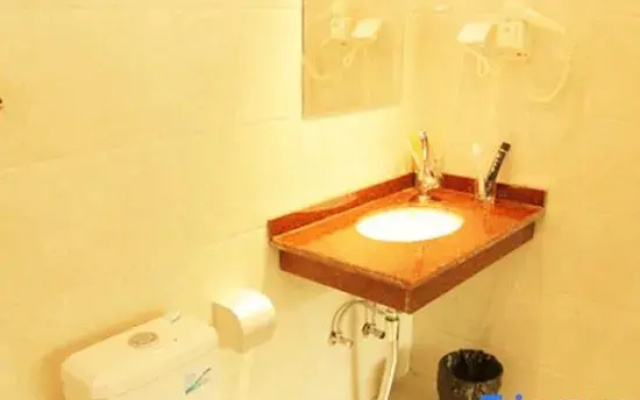 Yueyang Business Inn