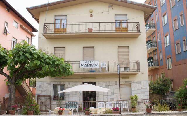 Отель Villa Sardegna Фьюджи вид на фасад