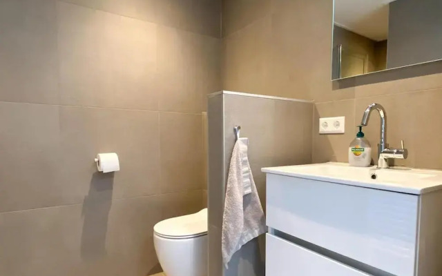 Comfortable and Modern Furnished Holiday Home, Sleeps 6, Wifi on Quiet Holiday Park Close to Beach, Woods and Dunes