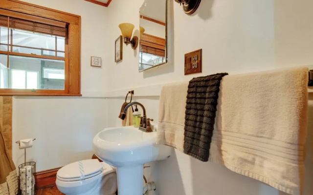 Hike + Explore: Mountain-view Escape in Candler