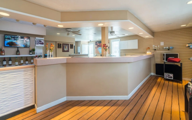 Sybaris Pool Suites Mequon
