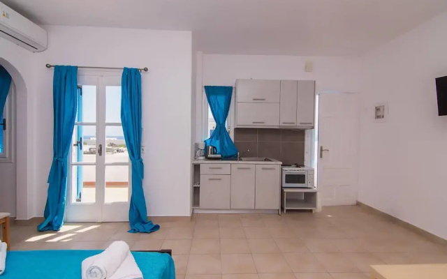Kamari Sunset Escape With Santorini Views