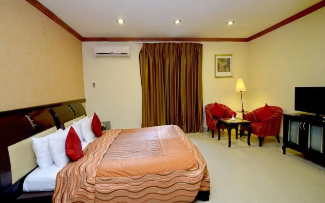 Pink Pearl and Fun City Hotel