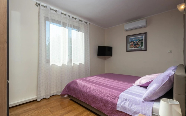 Awesome Home in Vrsar With Wifi and 4 Bedrooms