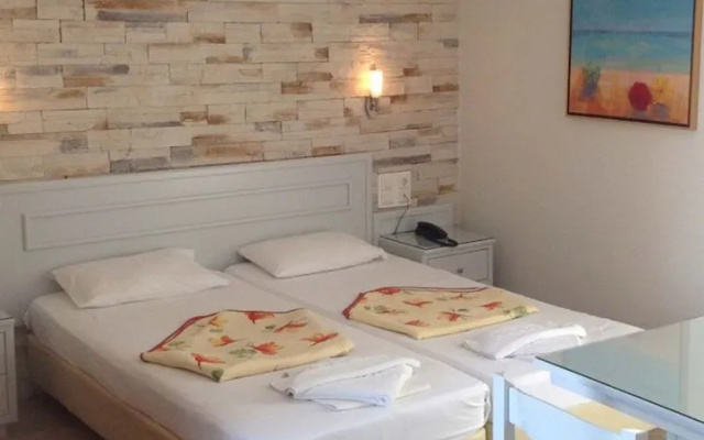 Plaka Hotel I