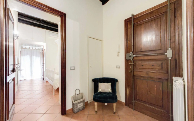 Elegant Apartment Behind the Colosseum