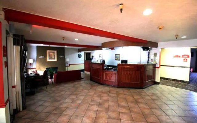 Norwood Inn and Suites - Roseville