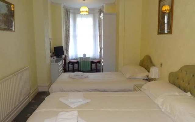 Churchills Hotel