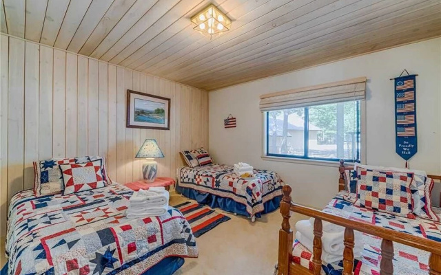 Alto Chalet - Three Bedroom Cabin with Hot Tub