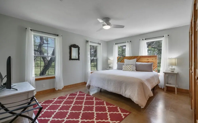 New! Gorgeous Home W/grill&views!