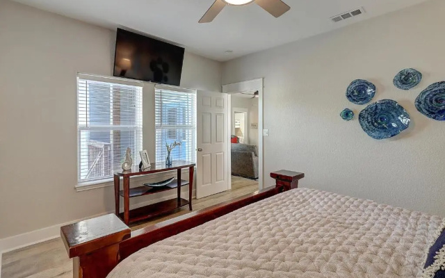 Palm Down & Relax by Silver Sands Vacation Rentals