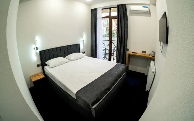 Deluxe Double room with mountain view (full double bed) · Hotel Urban Blis — photo 1