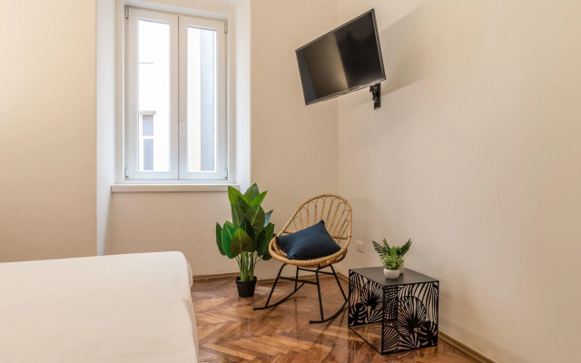 Ghiberti Apartments - Persian Blue