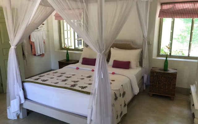 Leonora House, Talpe
