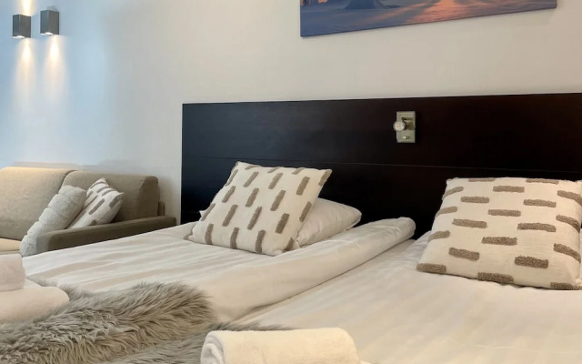 Levi Suites Levi Gold