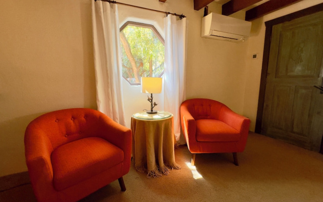 Old Taos Guesthouse B&B