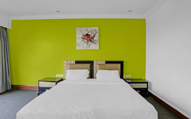 Townhouse 808 Royal Palms Shared Serviced Apartment by OYO Rooms