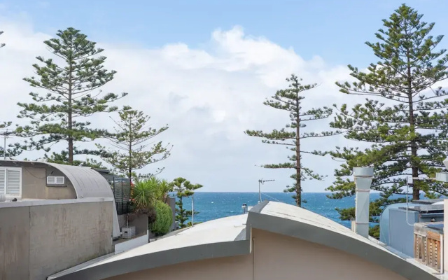 Madecomfy Trendy Apartment on Dee Why Beach