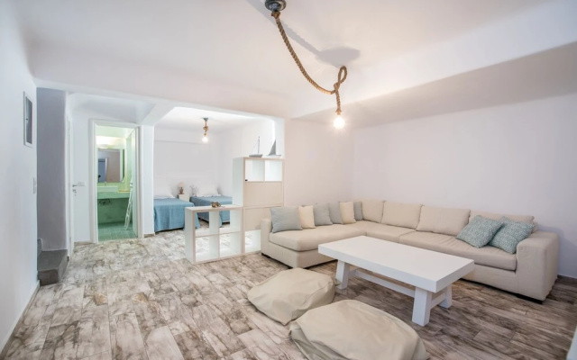 Hip family pool villa near the beach by VillaRentalsgr