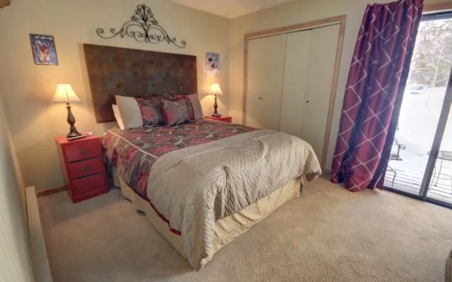 Flying Dutchman 1120 by SummitCove Vacation Lodging