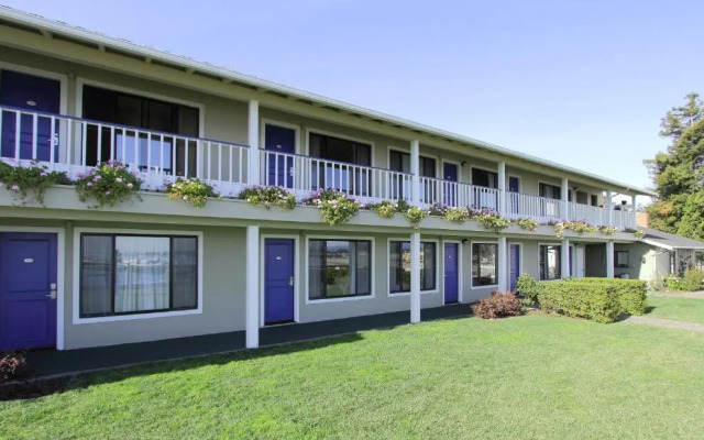 Sea & Sand Inn