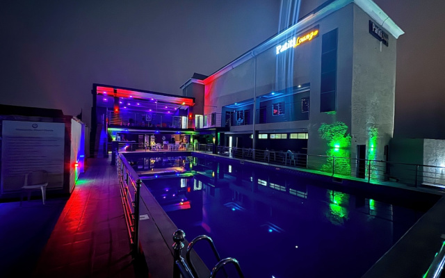 Monarchs Luxury Palace Hotel