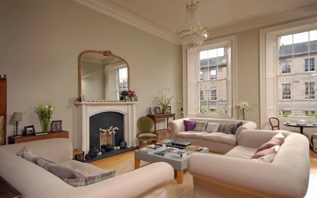 Upmarket Georgian Apartment Edinburgh