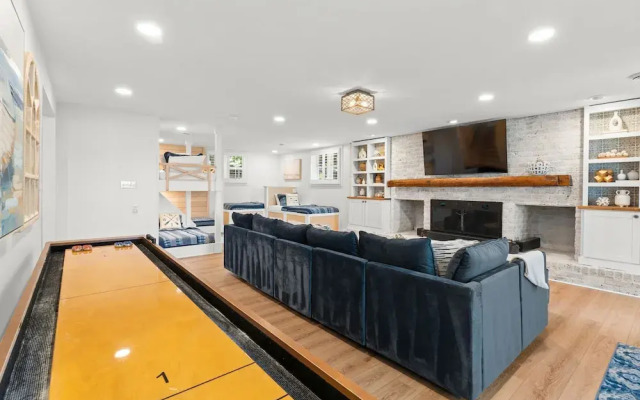 Lakefront Living