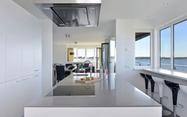 Modern Escape by the Marina
