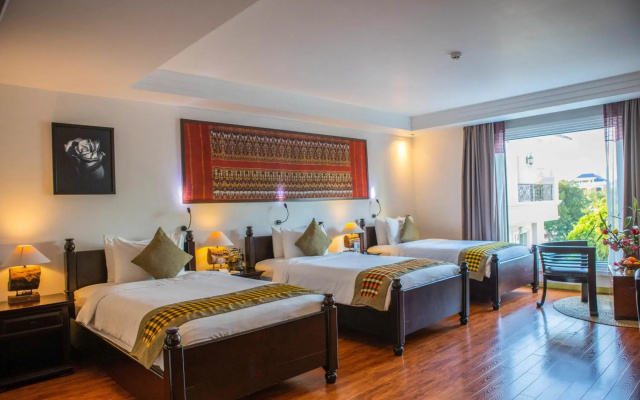 La Rose Suites
