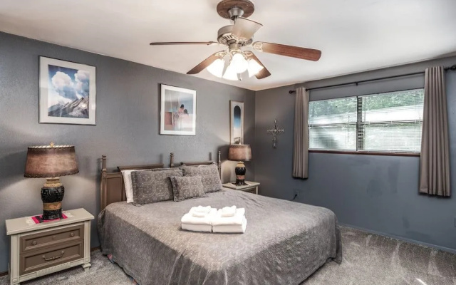 Tis Holiday Haus by Ruidoso Vacation Rentals