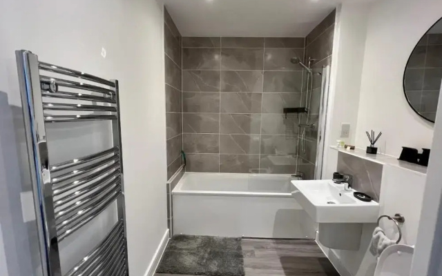 Modern 2 Bedroom Apartment