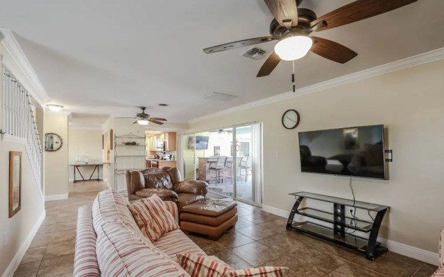 Seatuit Condominiums