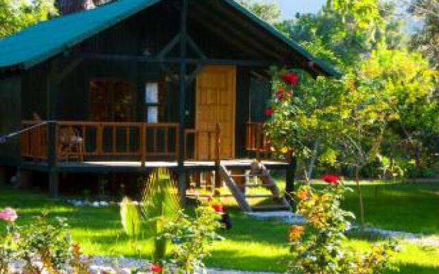 Etenna Bungalow Hotel вид на фасад