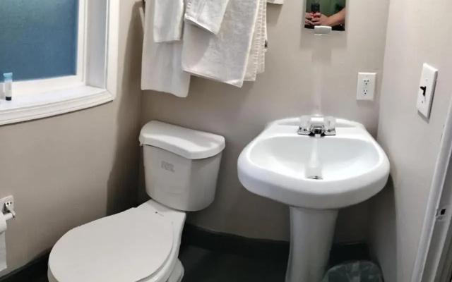 Budget Lodge by OYO Portland West